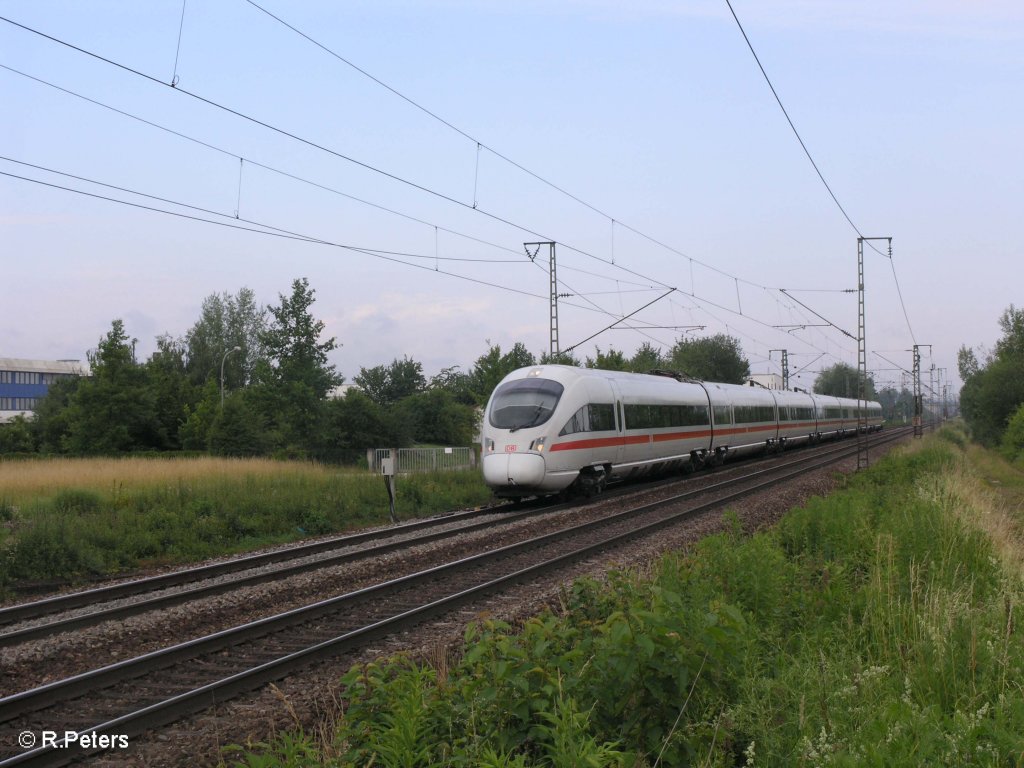 411 005-2  Dresden  zieht bei Obertraubling ein ICE nach Wien. 20.06.09