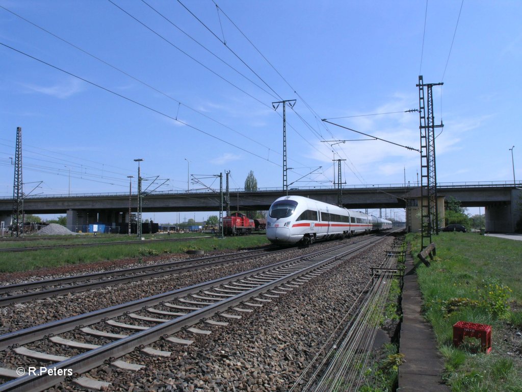 411 013-6  Hansestadt Stralsund  fhrt an Regensburg Ost als ICE26 Wien-Dortmund. 29.04.10