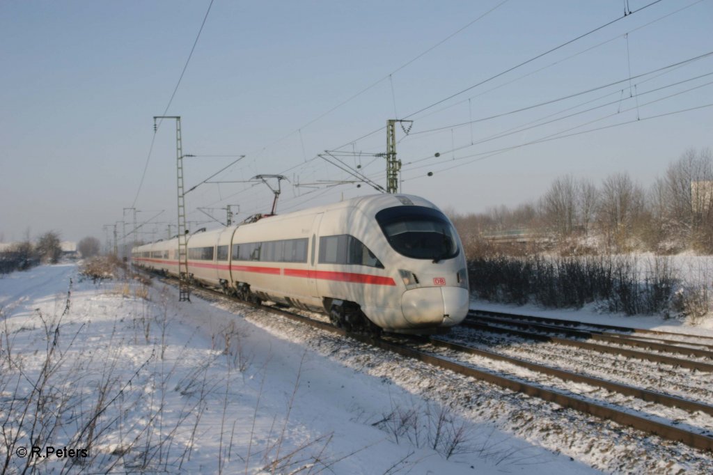 411 028-4 „Reutlingen“ als ICE 91 Hamburg – Wien bei Obertraubling. 30.12.10

