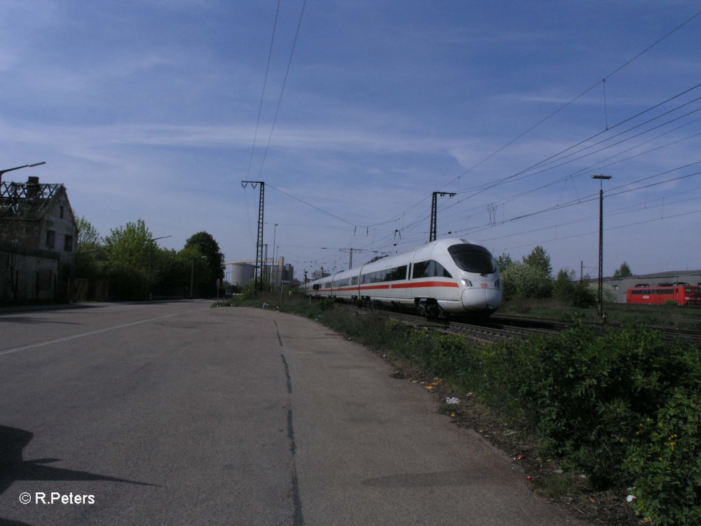 411 092  Linz  verlsst Regensburg mit dem ICE27 Dortmund - Wien. 29.04.10