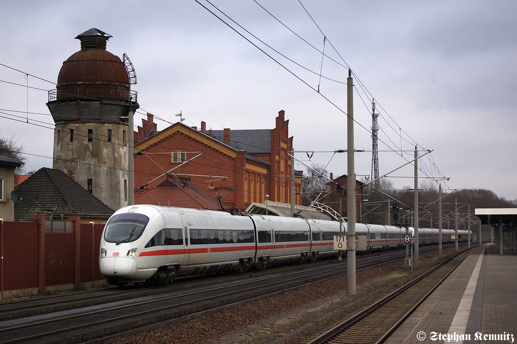 411 519-2  Meien  als ICE 1548 von Berlin Ostbahnhof nach Kln/Bonn Flughafen & 4011 590-9  Wien  als ICE 1538 von Berlin Ostbahnhof nach Kln Hbf in Rathenow. 17.01.2012