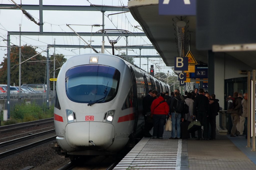 411 556-4 als ICE 876 Berlin Ostbahnhof in Wolfsburg. 15.09.2010