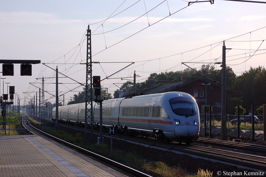 411 564-4  Andernach  als ICE 2801 von Dsseldorf Hbf nach Berlin Ostbahnhof als Ersatzzug fr ICE 641 in Rathenow. 02.09.2011