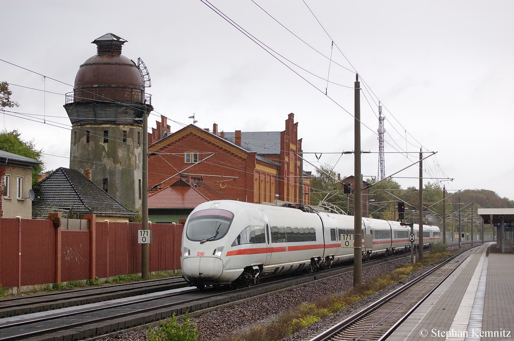 411 576-2  Coburg  als ICE 1512 von Mnchen Hbf nach Hamburg-Altona. Wegen Beeintrchtigung durch Vandalismus zwischen Berlin-Spandau und Wittenberge wurde dieser InterCityExpress ber Rathenow umgeleitet. 11.10.2011