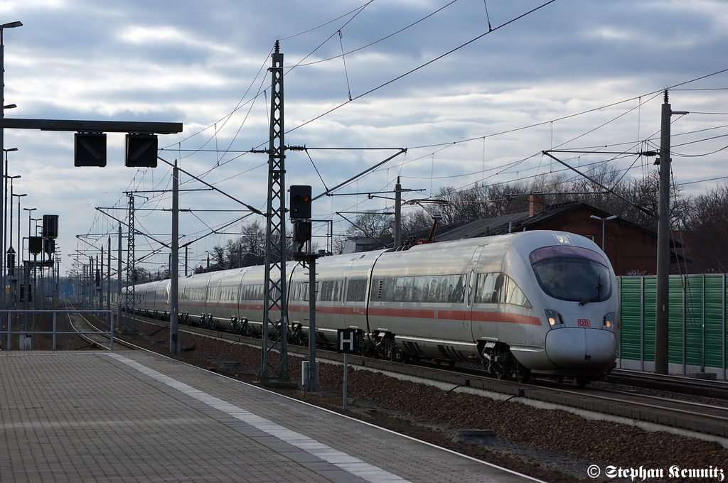 411 581-2  Horb am Neckar  als ICE 1539 von Kln Hbf nach Berlin Ostbahnhof & 411 082-1  Mainz  als ICE 1549 von Dsseldorf Hbf nach Berlin Ostbahnhof in Rathenow. 22.02.2012