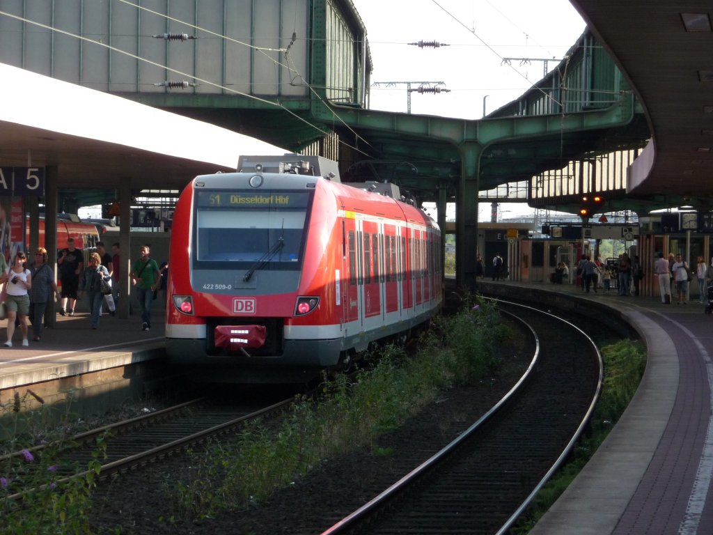 422 009 der DB Regio NRW steht am 04.08.2009 im Duisburger Hauptbahnhof. S1 -> Dsseldorf Hautbahnhof