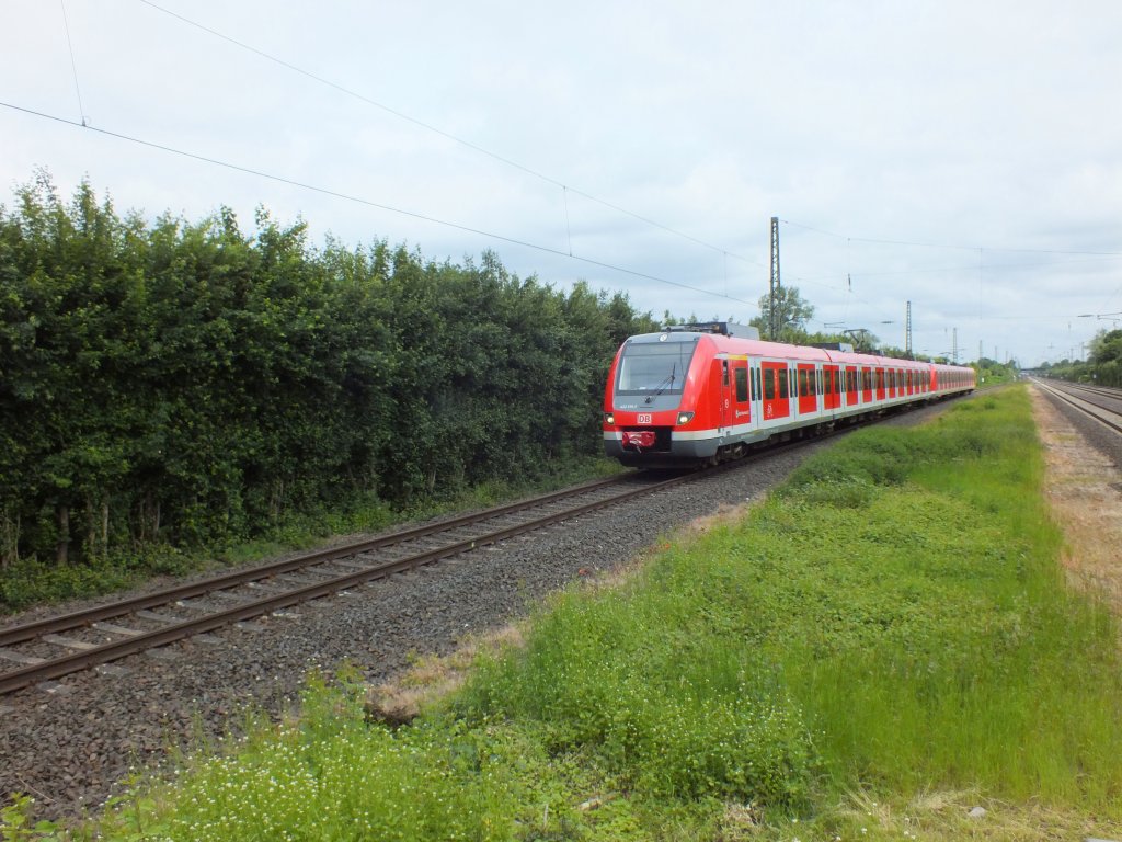 422 015 erreicht am 3.6.13 Angermund.
S1 -> Solingen Hauptbahnhof