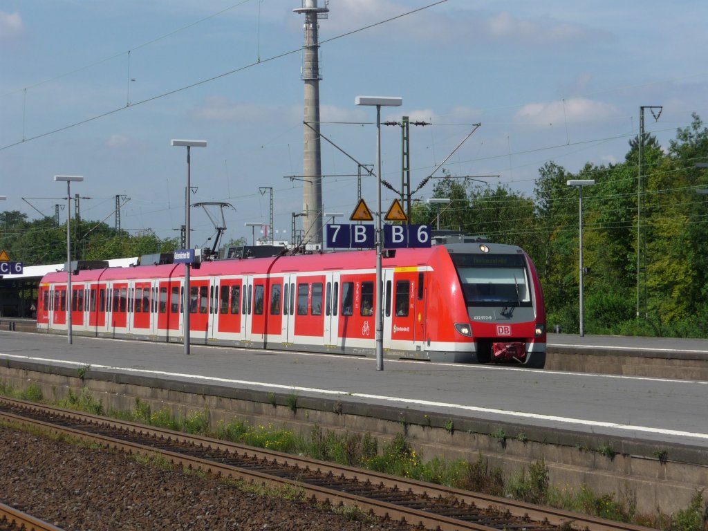 422 072 verlsst den Gelsenkirchener Hauptbahnhof. 20.08.2011
S2 -> Dortmund Hauptbahnhof