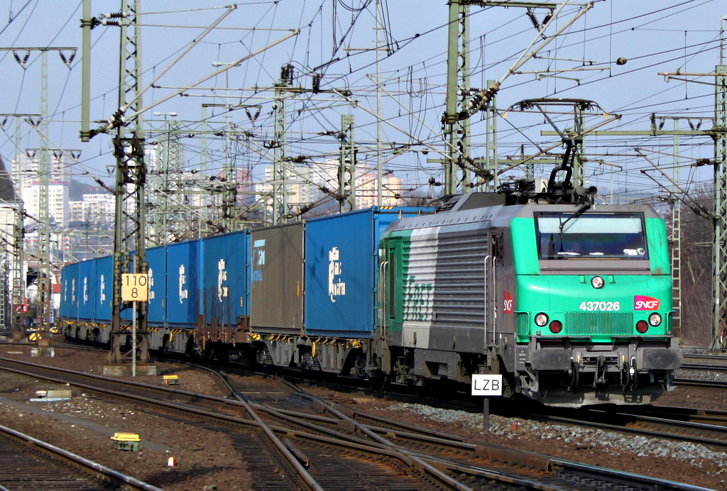 437 026 mit Blauer Wand gen Westen am 03.03.12 in Fulda