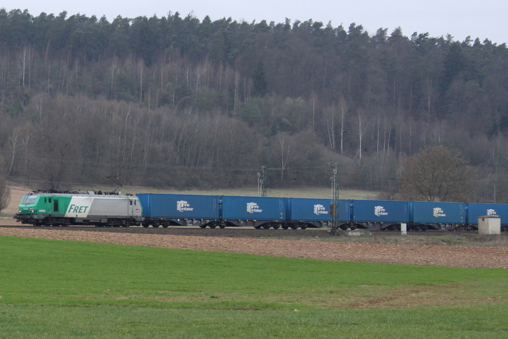 437 026 mit Blauer Wand am 02.04.12 bei Fulda