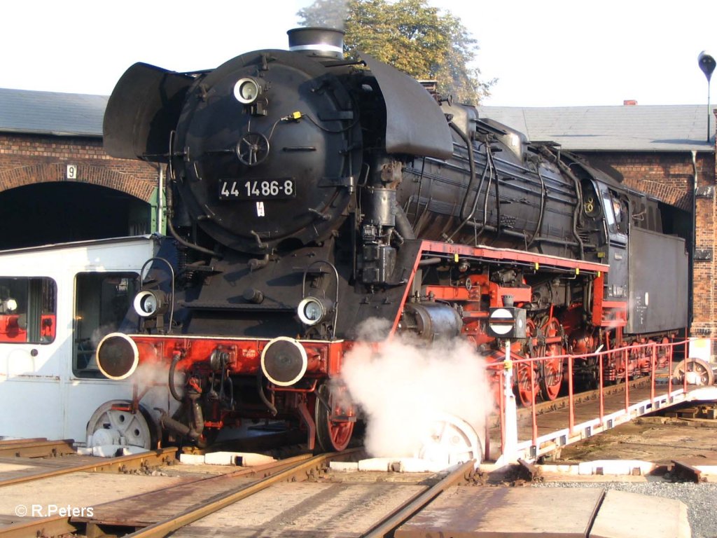 44 1486 auf der Drehscheibe des BW Stafurt. Mai 2005