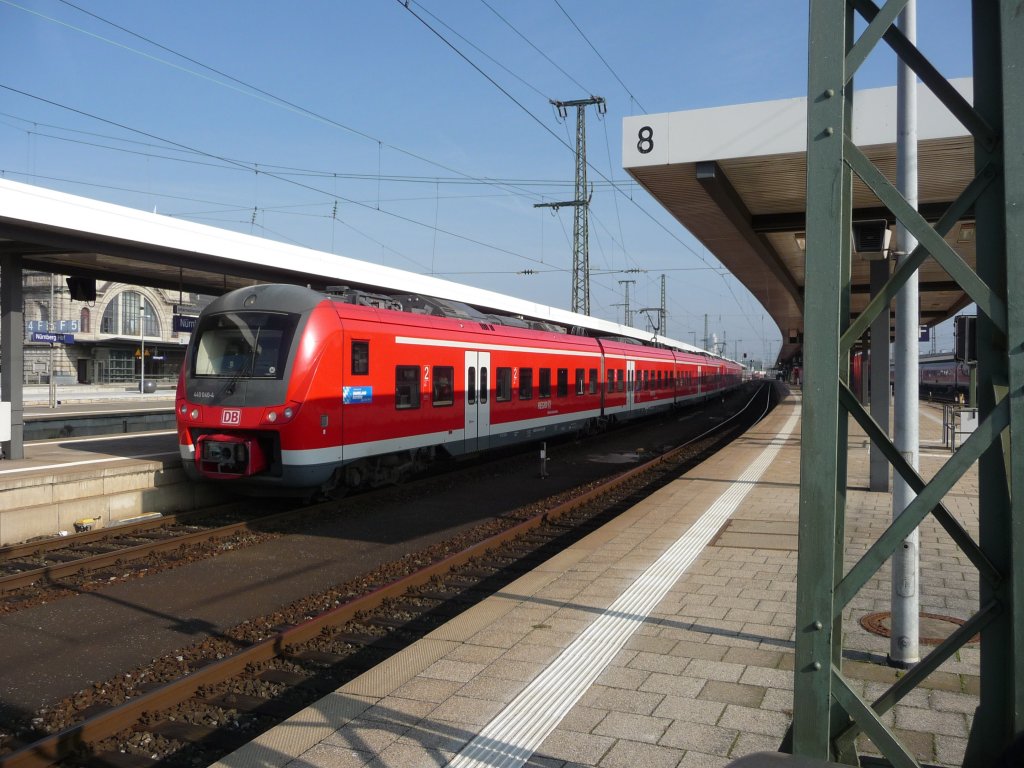 440 040 verlsst den Nrnberger Hauptbahnhof, 29.10.2011.