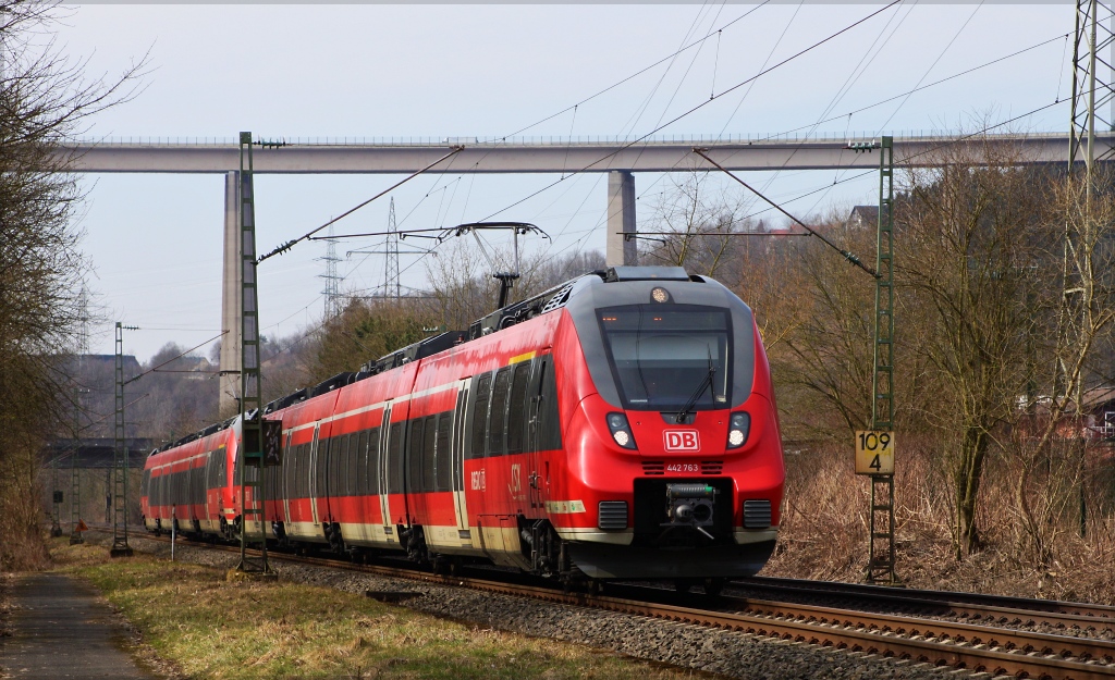 442 263 und 442 260 mit RE 9 (RE 10907) von Aachen nach Siegen am 27.03.13 in Siegen Eiserfeld