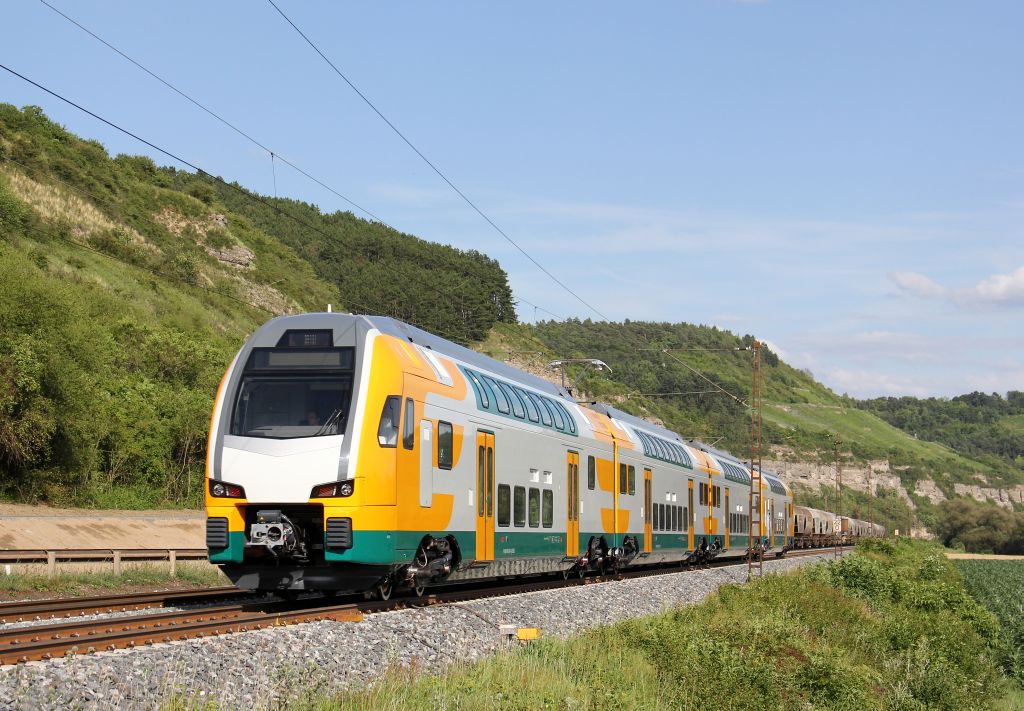 445 003-7 fuhr lautlos als Testfahrt durch das Maintal bei Karlstadt am 22.6.12