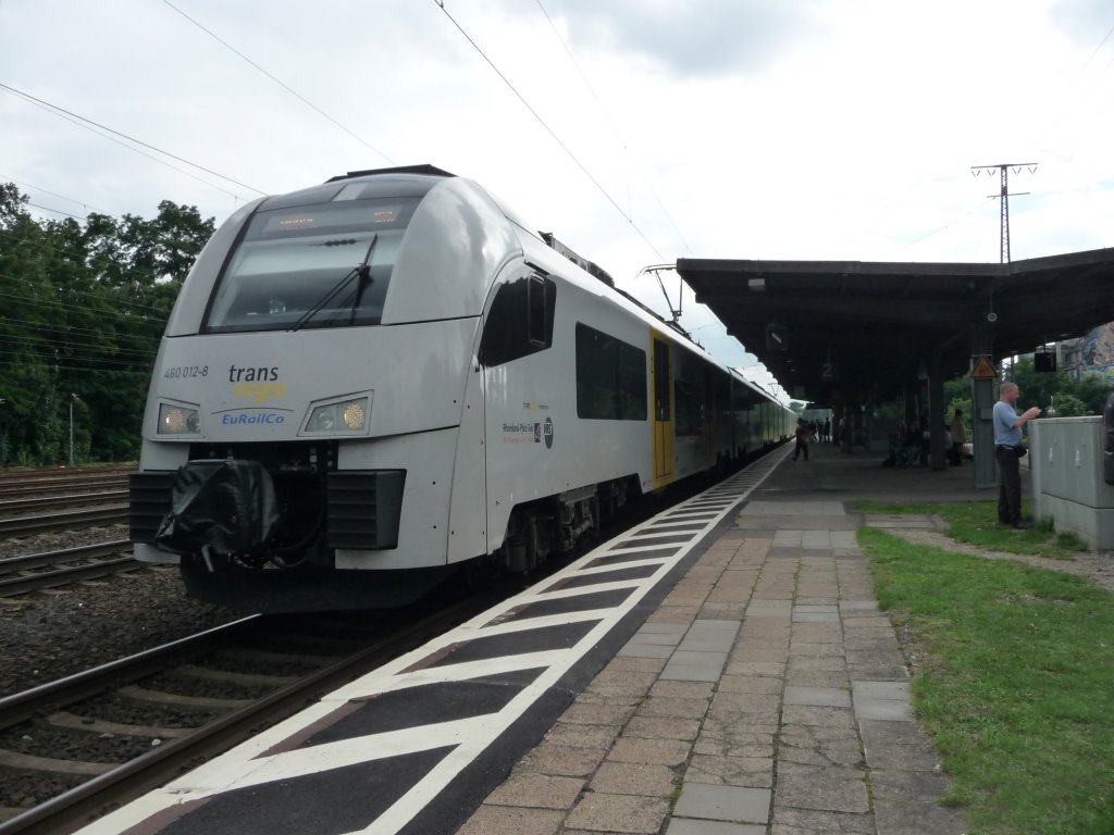 460 012 der MRB am 08.08.2012 am Haltepunkt Kln-West.