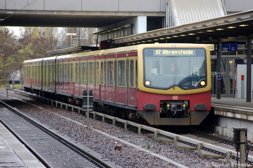 481 316-8 der S-Bahn Berlin als S7 nach Ahrensfelde in Potsdam Hbf. 16.11.2010