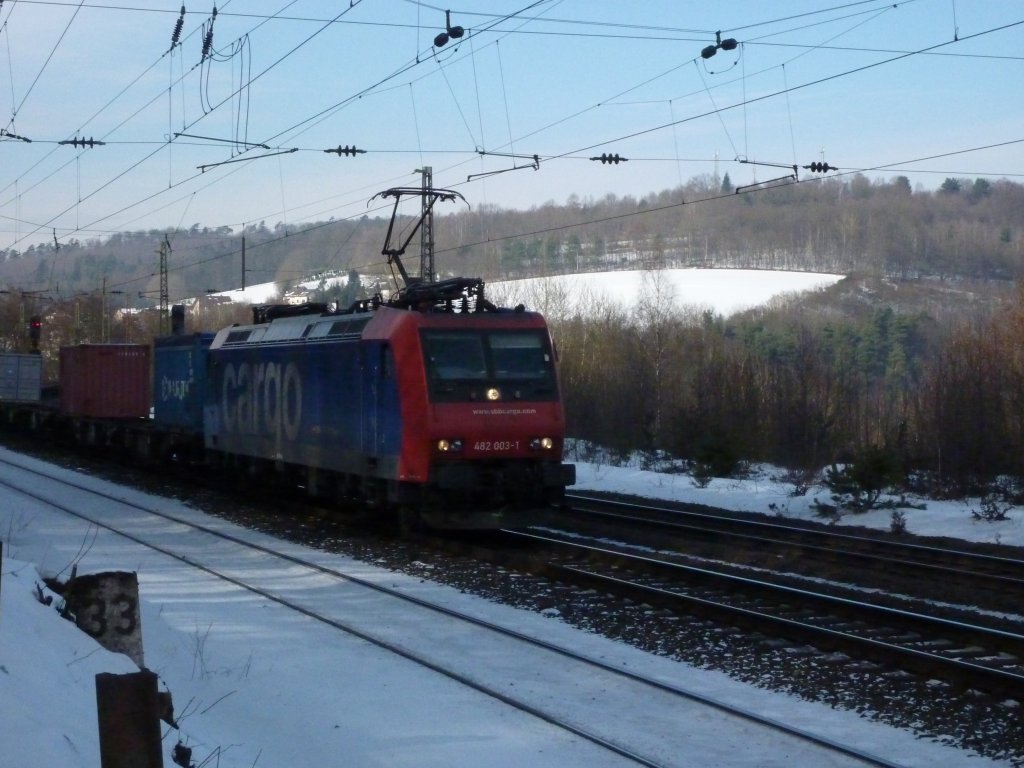 482 003 mit Containerzug am 17.02.10 in Jossa