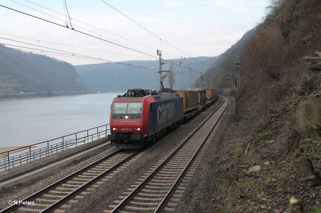 482 011-4 mit Wechselpritschen am Loreley Betreibsbahnhof. 08.03.13