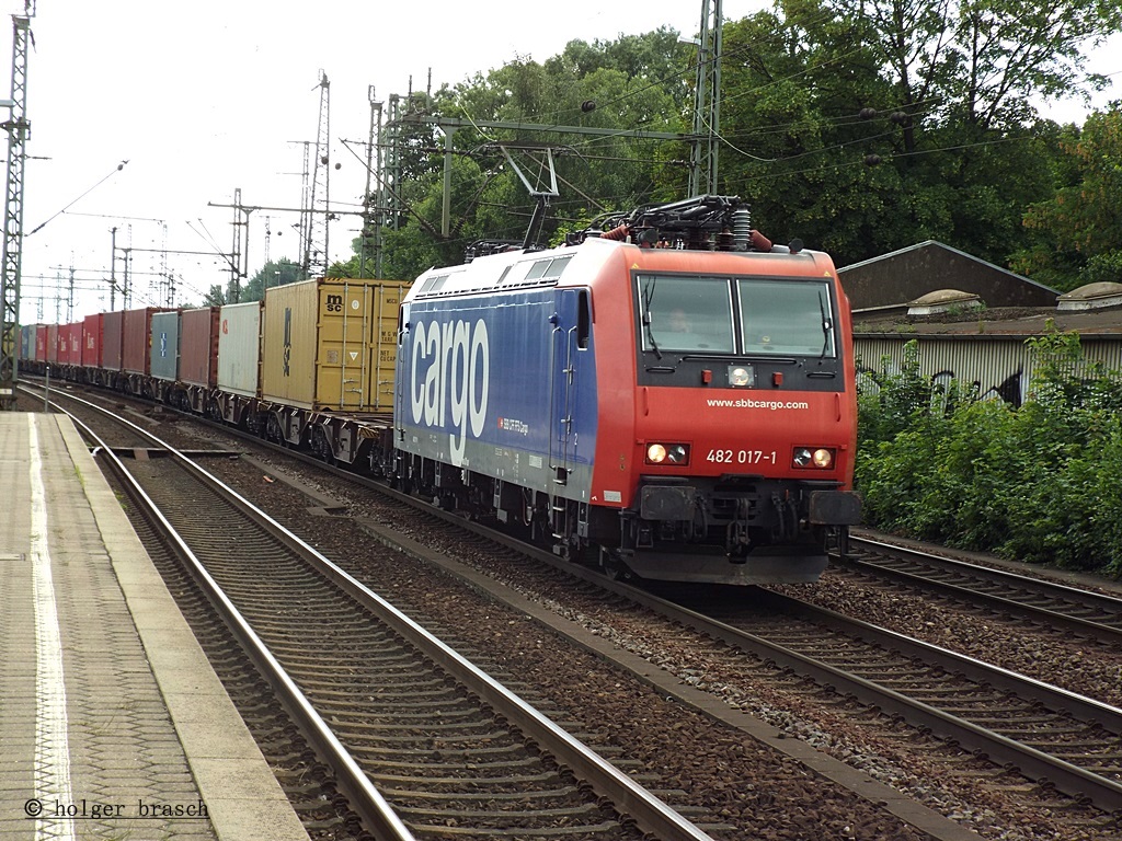 482 017-1 ist mit einen intermodal am 02.07.13 durch harburg gefahren