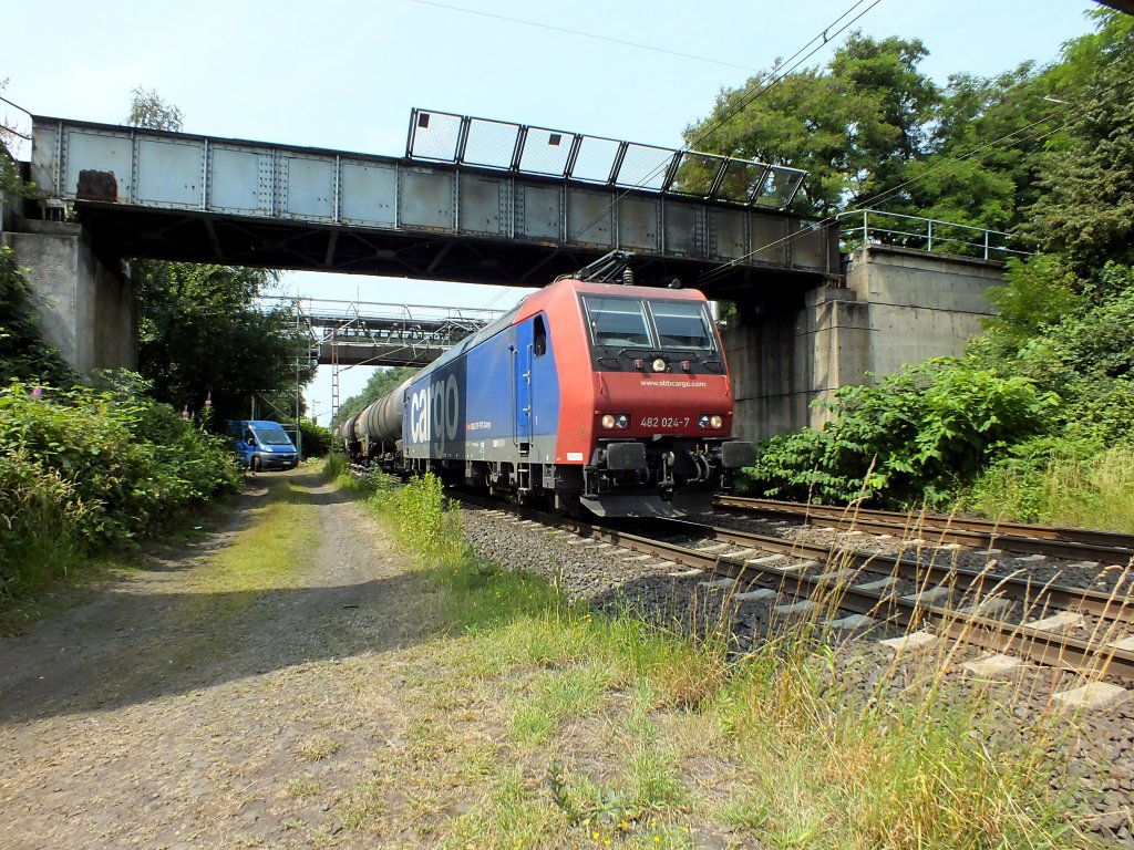 482 024 von SBB Cargo ist hier am 16.7.13 in Bottrop zu sehen.