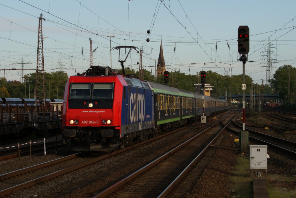 482 046-0 mit dem Hetzerather nach Kln in Mlheim-Styrum am 03.10.2010