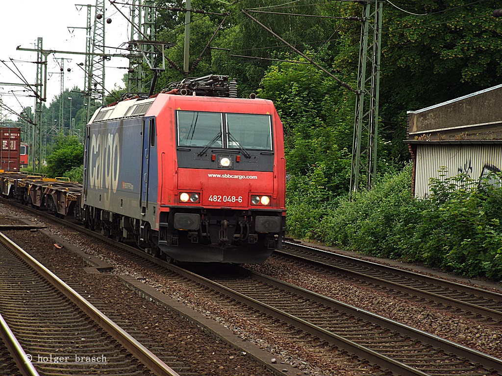 482 048 fuhr am 18.06.13 mit einen gzerzug durch harburg