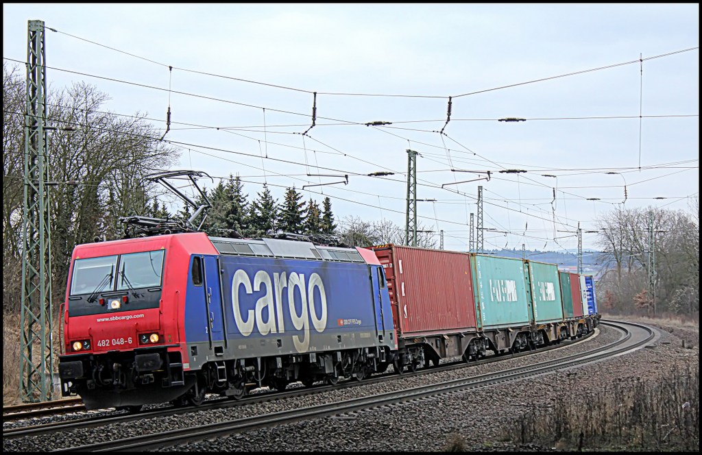 482 048 mit Containerzug am 17.02.13 in Gtzenhof