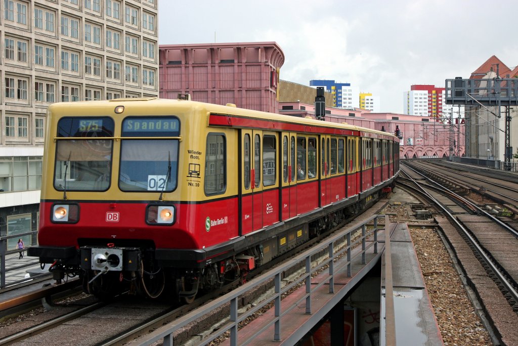 485 als S75 nach Spandau am 01.08.11 in Berliner Alexanderplatz