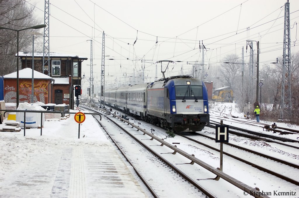 5 370 007 der PKP mit dem EC 46 nach Berlin Hbf in Berlin Kpenick. 07.12.2010 