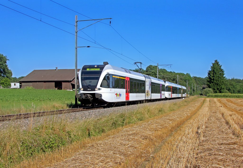526 702-6 und 526 784-4 als S 33 Winterthur - Schaffhausen am 31.07.10 bei Marthalen