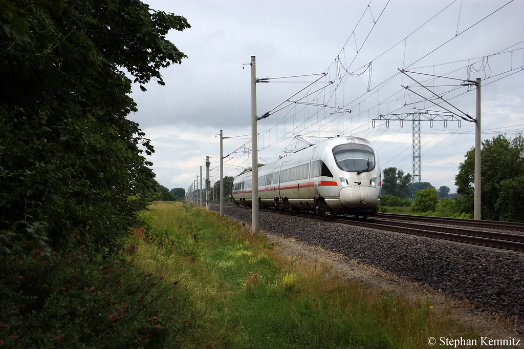 605 504-0 als ICE 381 von Aarhus nach Berlin Ostbahnhof oder als ICE 38 von Koebenhavn H nach Berlin Ostbahnhof in Vietznitz. 24.06.2011