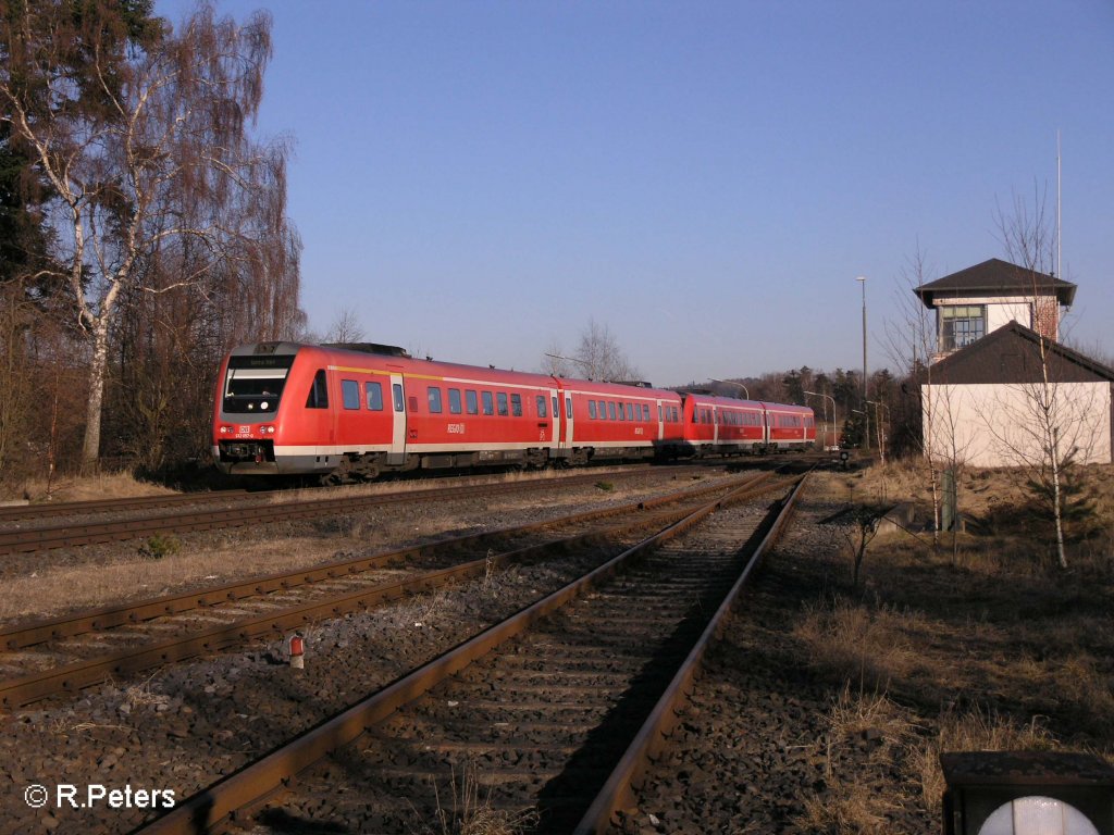 612 057-0 und ein Schwester Triebwagen durchfahren Pechbrunn mit ein RE Gera. 24.03.08