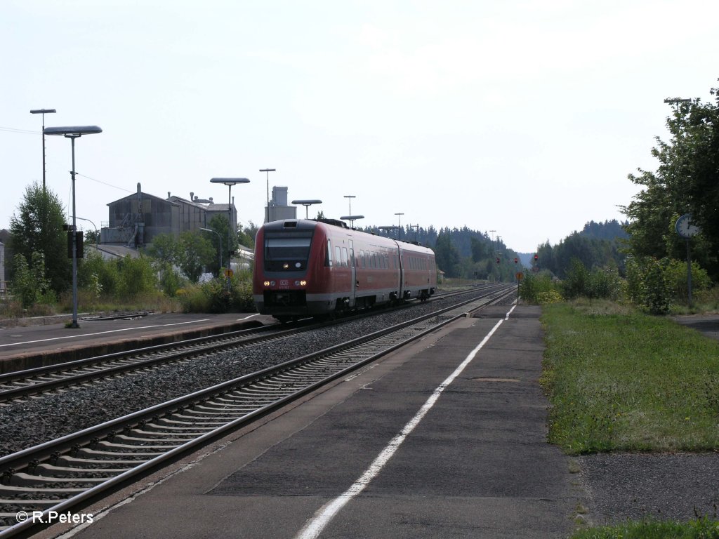 612 062-0 zieht als RE 3692 Gera durch Wunsiedel-Holenbrunn. 25.08.09
