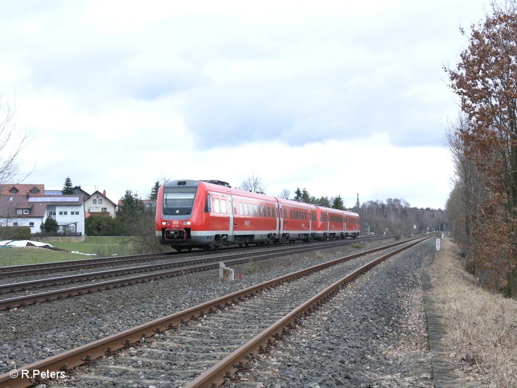 612 064+ 065 ziehen als RE 3693 Gera - Regensburg bei Schnfeld vorbei. 27.03.10