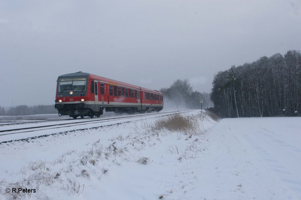 628 427 als RE 59796 Regensburg - Marktredwitz Schlerverstrkerzug bei Oberteich. 30.12.11