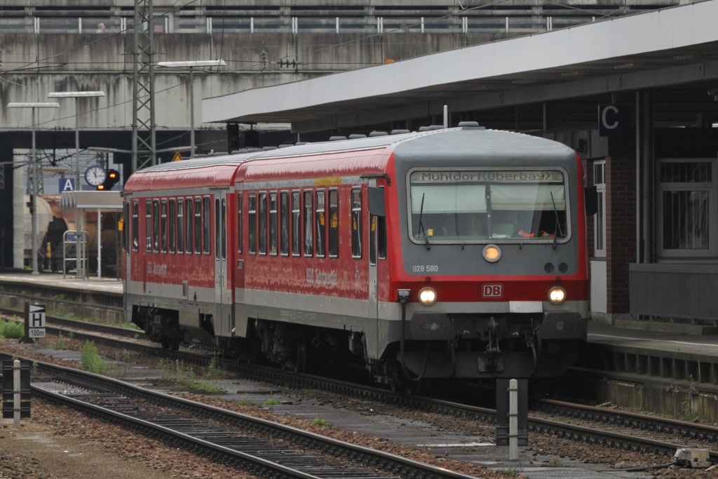 628 580 wartet am 03.08.2010 in Passau auf Ausfahrt in Richtung Mhldorf