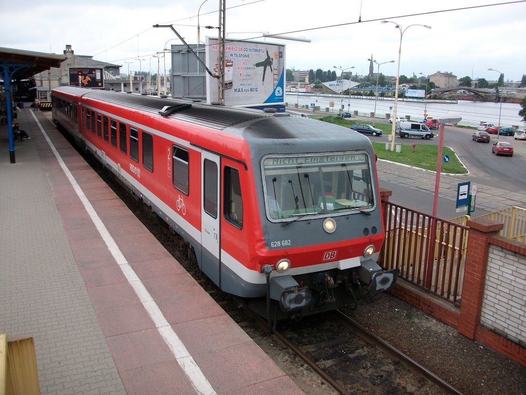 628 682 leicht verbeult fuhr am 07.August 2010 zwischen Szczecin Glowny und Angermnde.