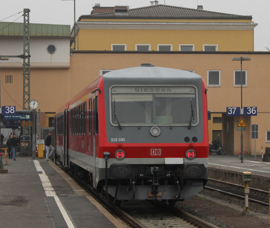 628 690 als RB nach Gieen am 19.02.11 in Fulda