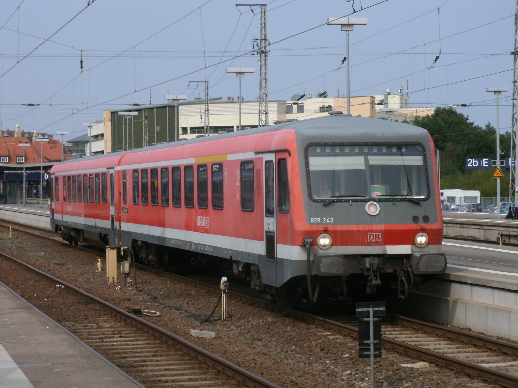 628/928 243 kam,am 03.September 2011,als Leerpark von Rostock nach Stralsund und fuhr anschlieend als RE 13057 nach Neustrelitz. 