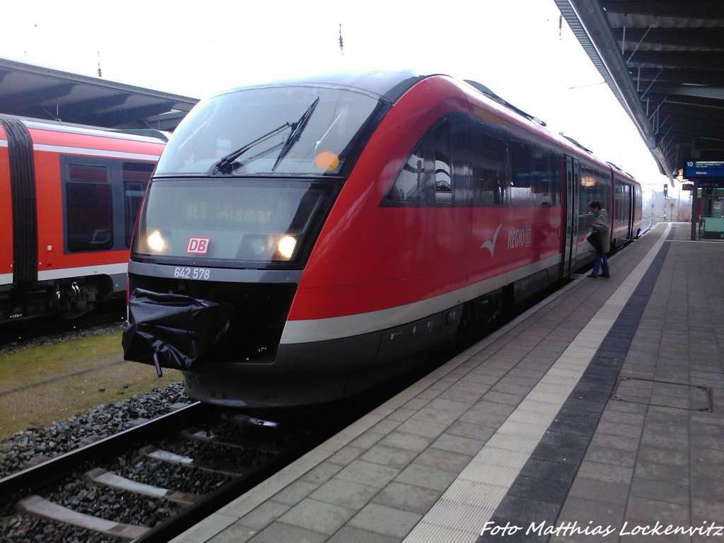 642 078/578 als RE8 mit Ziel Wismar im Bahnhf Rostock Hbf am 13.4.13