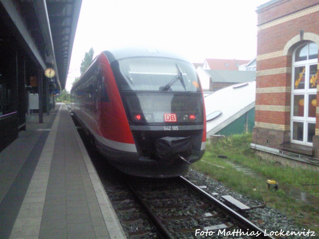 642 185/xxx steht als S3 mit Ziel Rostock Seehafen Nord im Bahnhof Rostock Hbf am 11.9.12