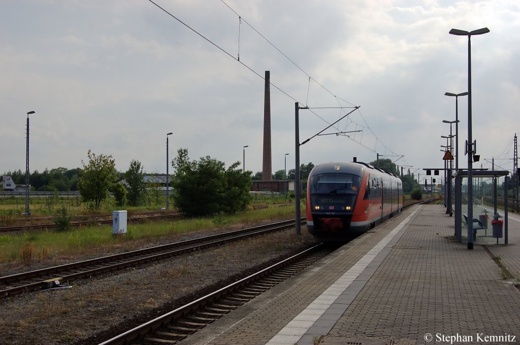 642 203/703 fhrt als RB13 (RB 17975) aus Stendal gerade in Rathenow ein. 20.06.2011