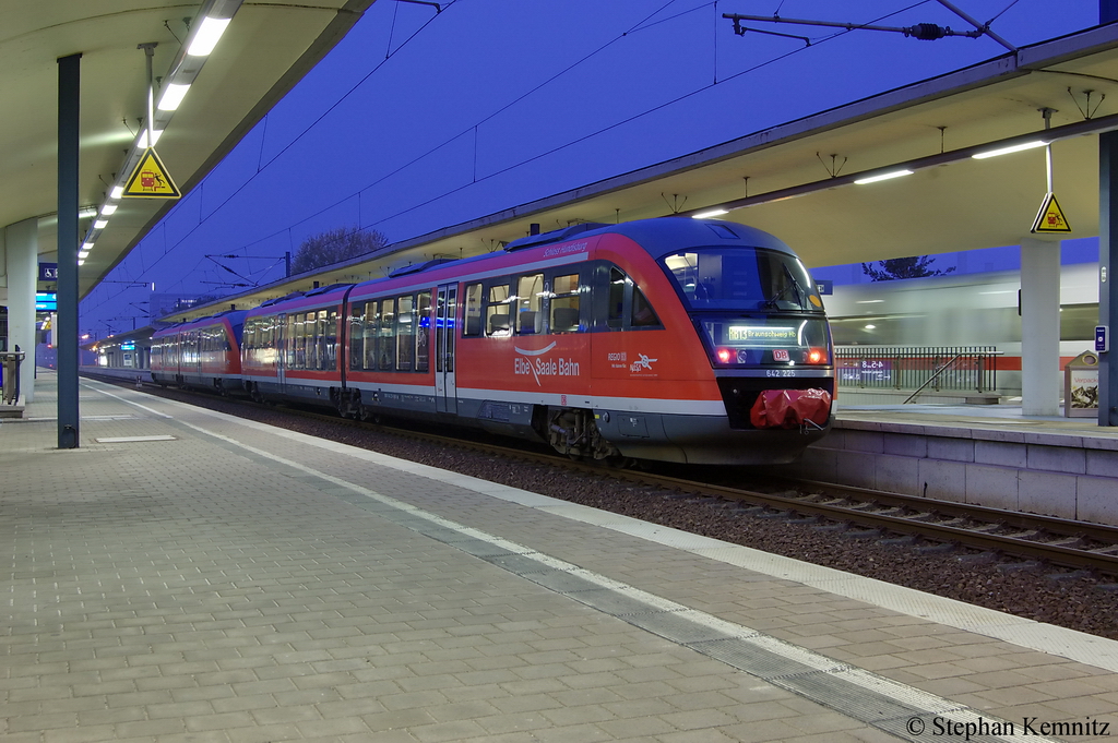 642 225/725 & 642 202/702 als RB13 (RB 27866) von Stendal nach Braunschweig Hbf im Wolfsburger Hbf. 25.10.2011