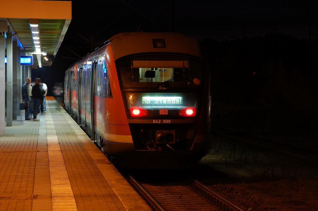 642 699/199 & 642 220/720 als (RB 36706) nach Stendal in Rathenow. 30.10.2010