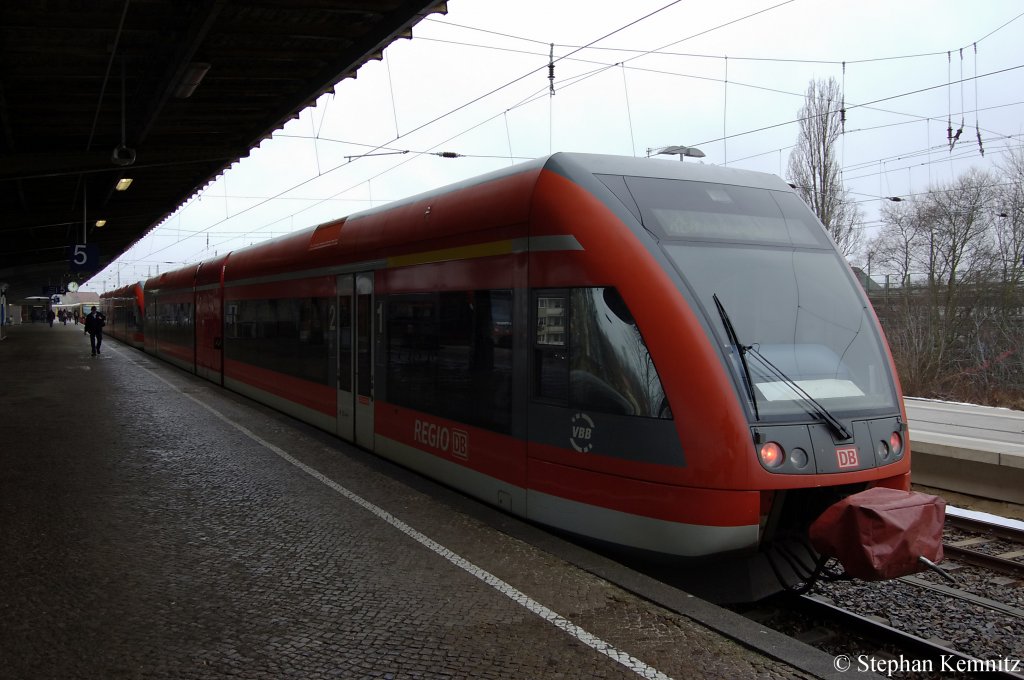 646 022-3 & 646 002-5 als RE6 (RE 18627) nach Berlin-Spandau in Hennigsdorf(b Berlin). 14.01.2011