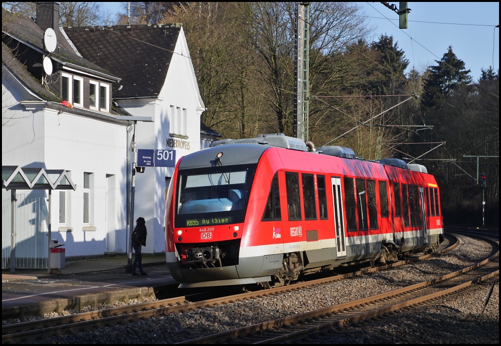 648 205 als RB 95 (RB 29620) von Dillenburg nach Au (Sieg) beim Zwischenstopp am 25.01.12 in Niederhvels