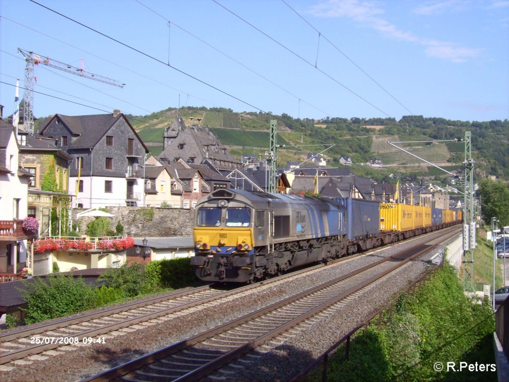 6603 durchfhrt Oberwesel mit ein Containerzug. 25.07.08