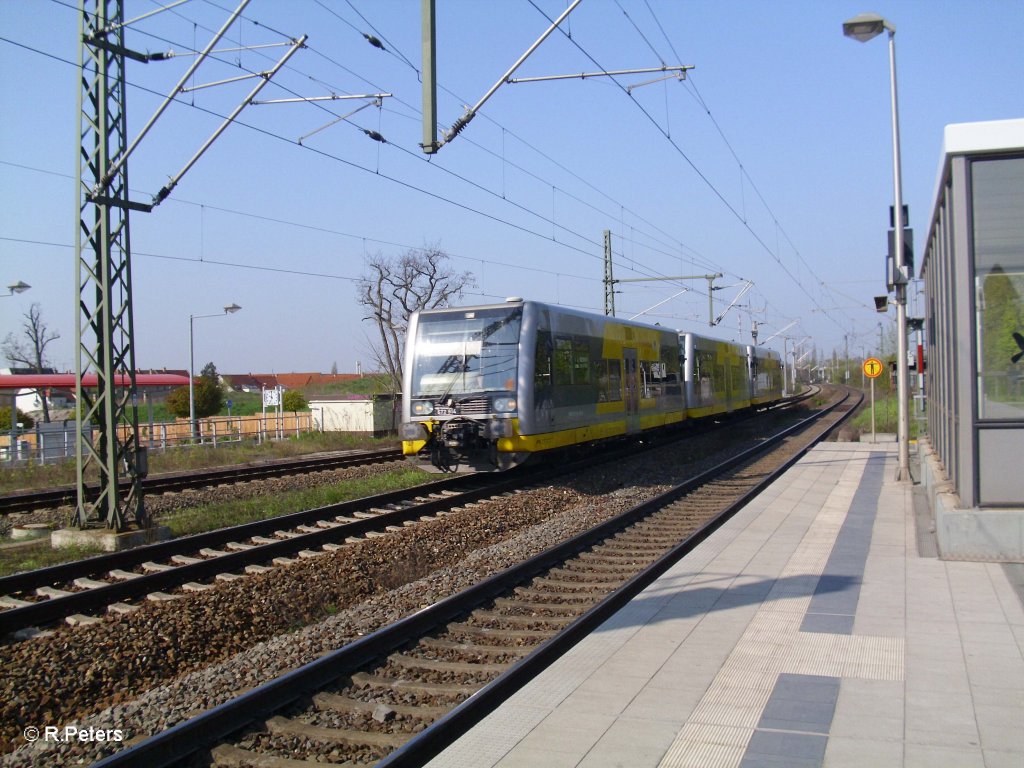 672 914 und zwei weitere durchfahren Schkeuditz. 25.04.10