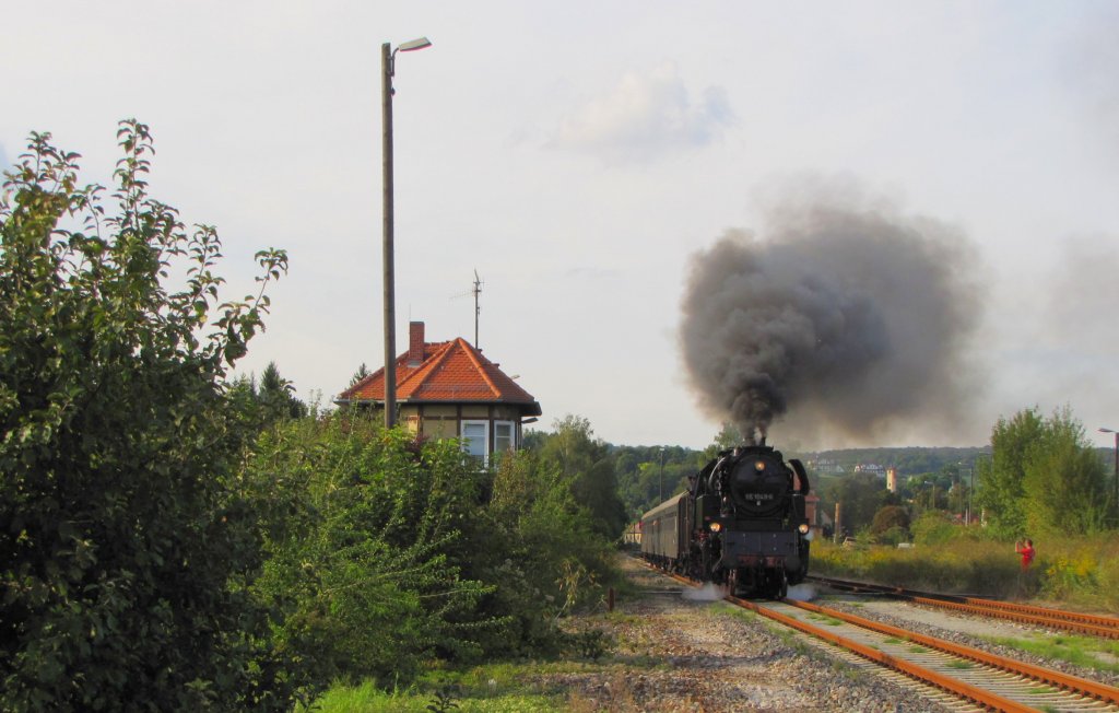 Abendliche R�ckfahrt des Sonderzuges nach Chemnitz. Die LEG 65 1049-9 mit dem DPE 36565 ist hier bei der Ausfahrt in Freyburg zu sehen; 11.09.2010