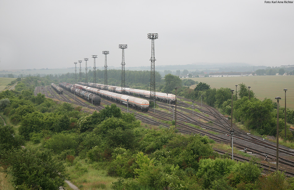 Abgestellte Kesselwagen aus Leuna auf dem Gel�nde der  100er Gleise  in Karsdorf; 20.06.2012 (Foto: Karl Arne Richter)
